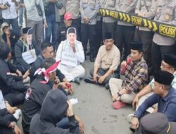 Pendemo Tak Beretika, DPRD Sampang Tolak tuntutan Pilkades & Komitmen PP No. 3 Tahun 2024.