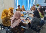 Sukses Tekan Angka Kematian Ibu, YPH Serahkan Policy Brief Strategis kepada Dinkes KB Sampang 