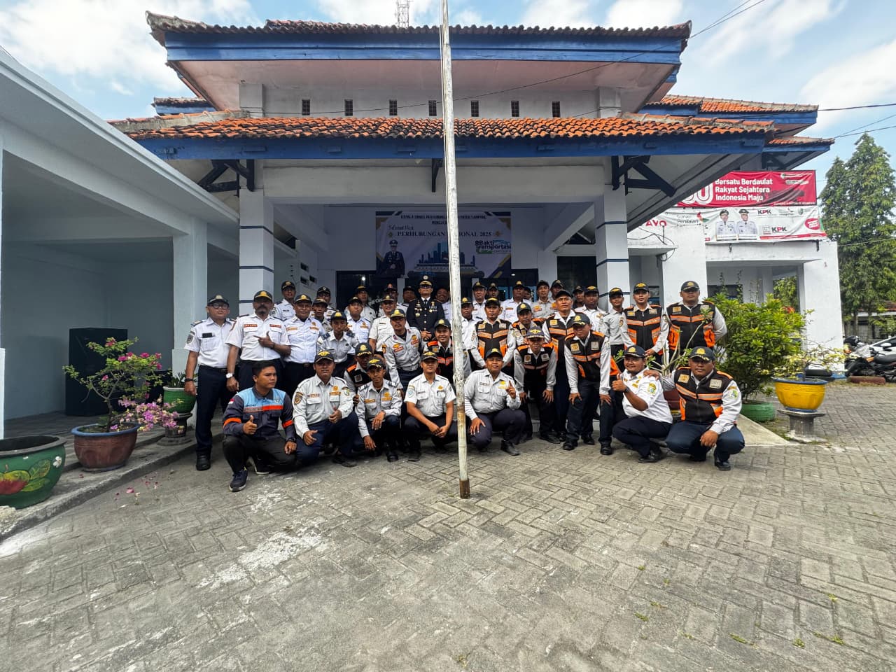 Foto Kadishub beserta jajarannya