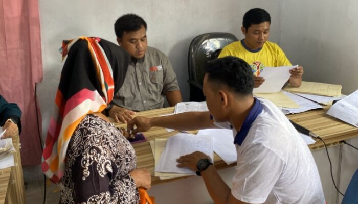 Tuntaskan Target PTSL, 300 Warga Desa Banyukapah Kini Kantongi Sertipikat Tanah Sah