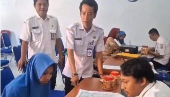 Pastikan Pengambilan PIN SPMB Sesuai Prosedur, Mas’udi Hadiwijaya Tinjau Langsung Ke SMAN 1 Sampang